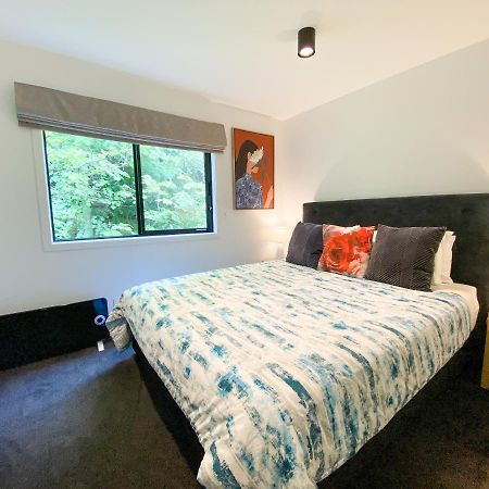 Modern 2-Bedroom Apartment 7-Mins Walk To Queenstown Zewnętrze zdjęcie
