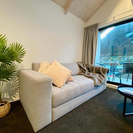 Modern 2-Bedroom Apartment 7-Mins Walk To Queenstown Zewnętrze zdjęcie