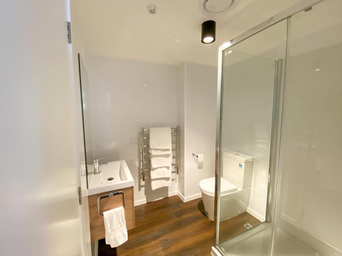 Modern 2-Bedroom Apartment 7-Mins Walk To Queenstown Zewnętrze zdjęcie