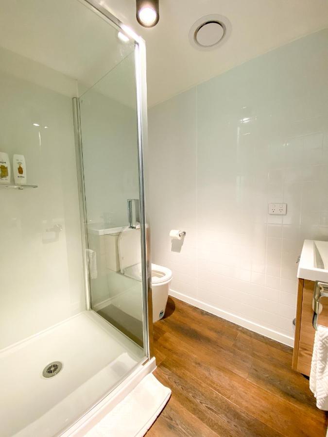 Modern 2-Bedroom Apartment 7-Mins Walk To Queenstown Zewnętrze zdjęcie